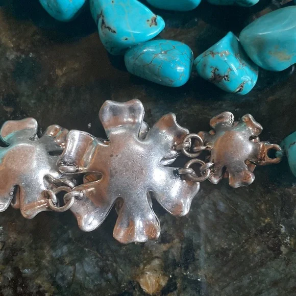 Triple large strands.. Turquoise and sterling, silver, lnecklace🌺